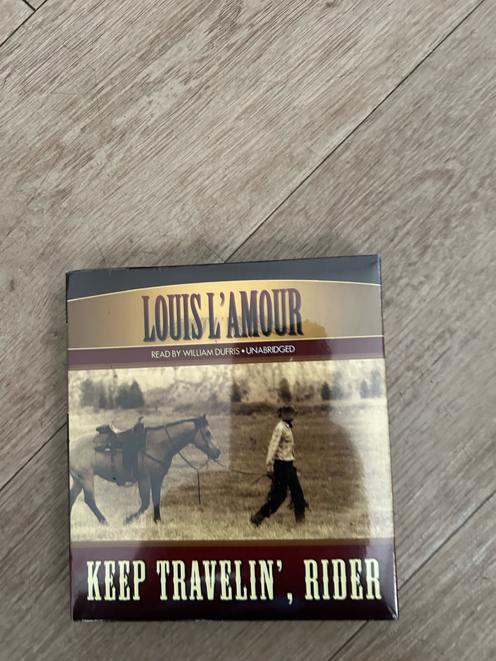 Louis L'Amour Keep Travelin', Rider Audiobook (Brown & Cream)
